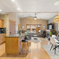 Cozy Lake Escape | Walk to Beach, BBQ & Fire Pit