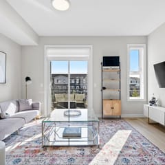 Family Townhouse + Trails & Lake Nearby