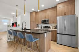Cozy 3BR Duplex Near Calgary & Banff