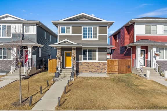 Cozy 5BR Retreat Near Lake & Calgary - Image 1