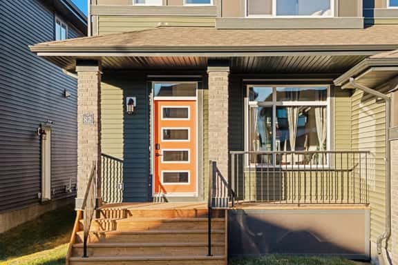 New Cozy 3BR Duplex: 15Min DT Calgary, 90Min Banff - Image 1