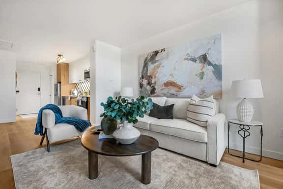 New Designer Kensington studio by park, 15m to DT - Image 1