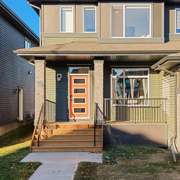 New Cozy 3BR Duplex: 15Min DT Calgary, 90Min Banff - Image 1