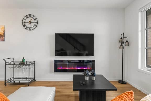 Brand New Modern 3BR Sleeps 8 | Massage Chair