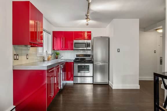DT Studio: Near Stampede, 17th Ave Dining & Shops Unit 205