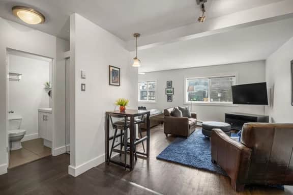 DT Studio: Near Stampede, 17th Ave Dining & Shops Unit 205