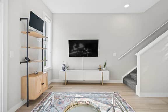 Family Townhouse + Trails & Lake Nearby