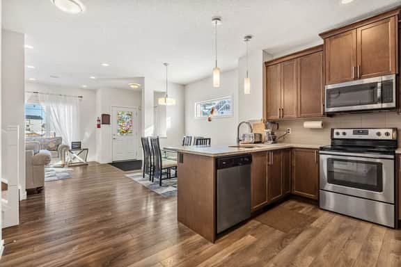 Family-Friendly 3BR: Steps to Rockies Adventures