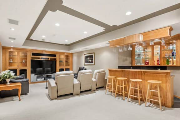 Large 7BR House Close to Beach