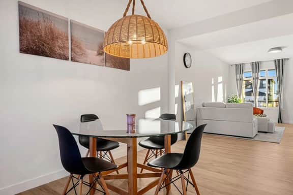 New Cozy 3BR Duplex: 15Min DT Calgary, 90Min Banff